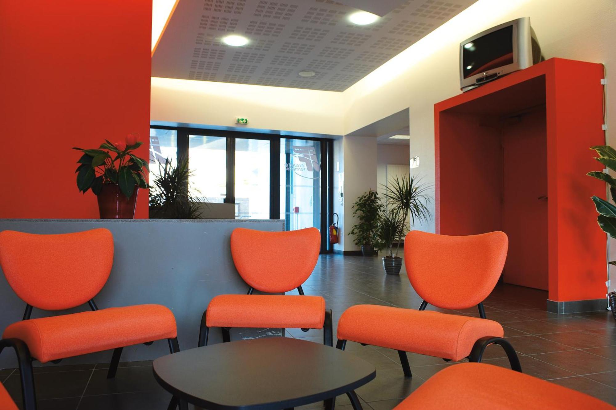 Jf Accueil & Formation Hotel Cholet Exterior foto